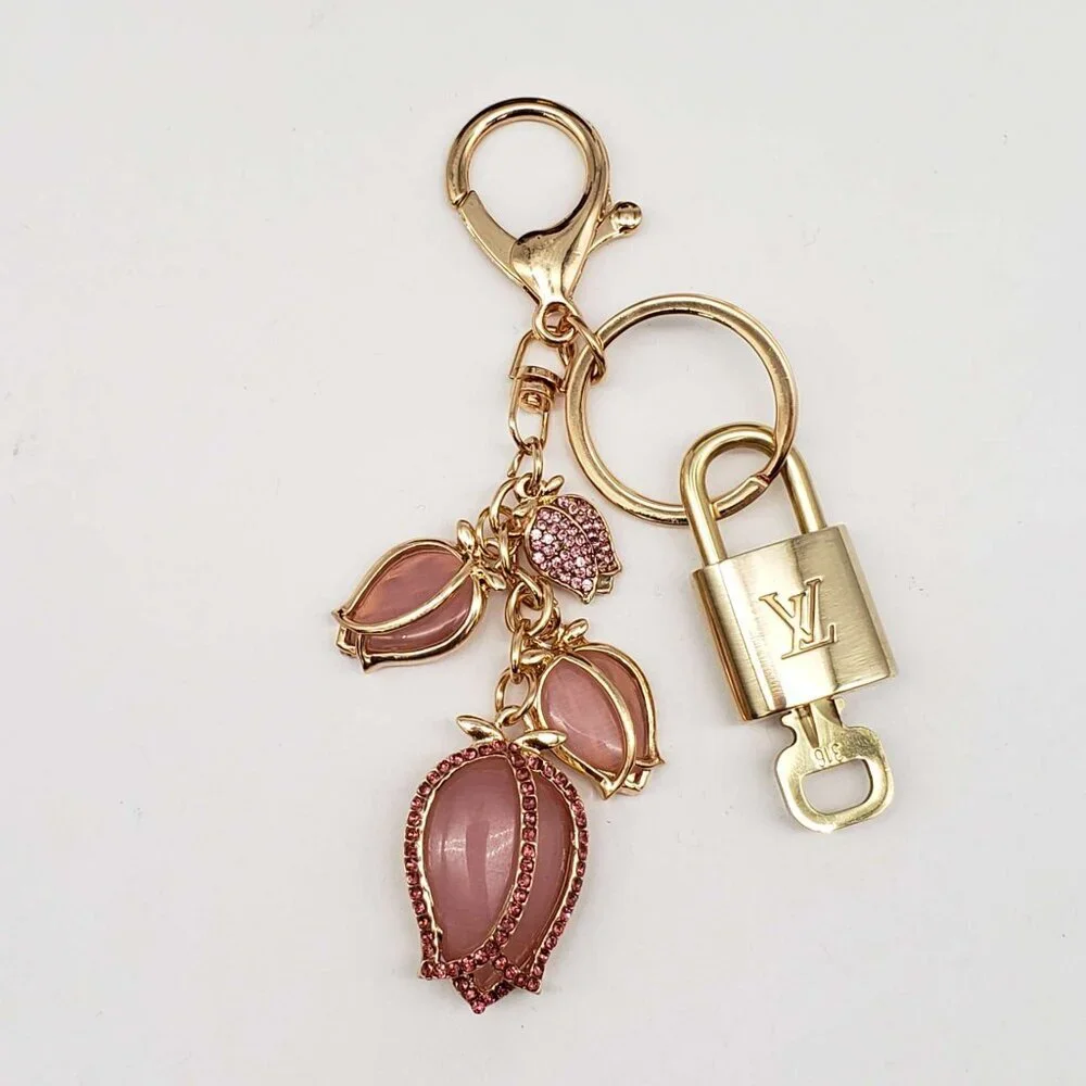 LV Authentic Gold Padlock 🔒 Key Set w/ Unbranded Flower Keychain Charm - Picture 1 of 7